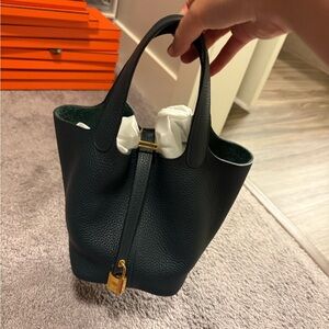 Hermes Picton 18 dark green color